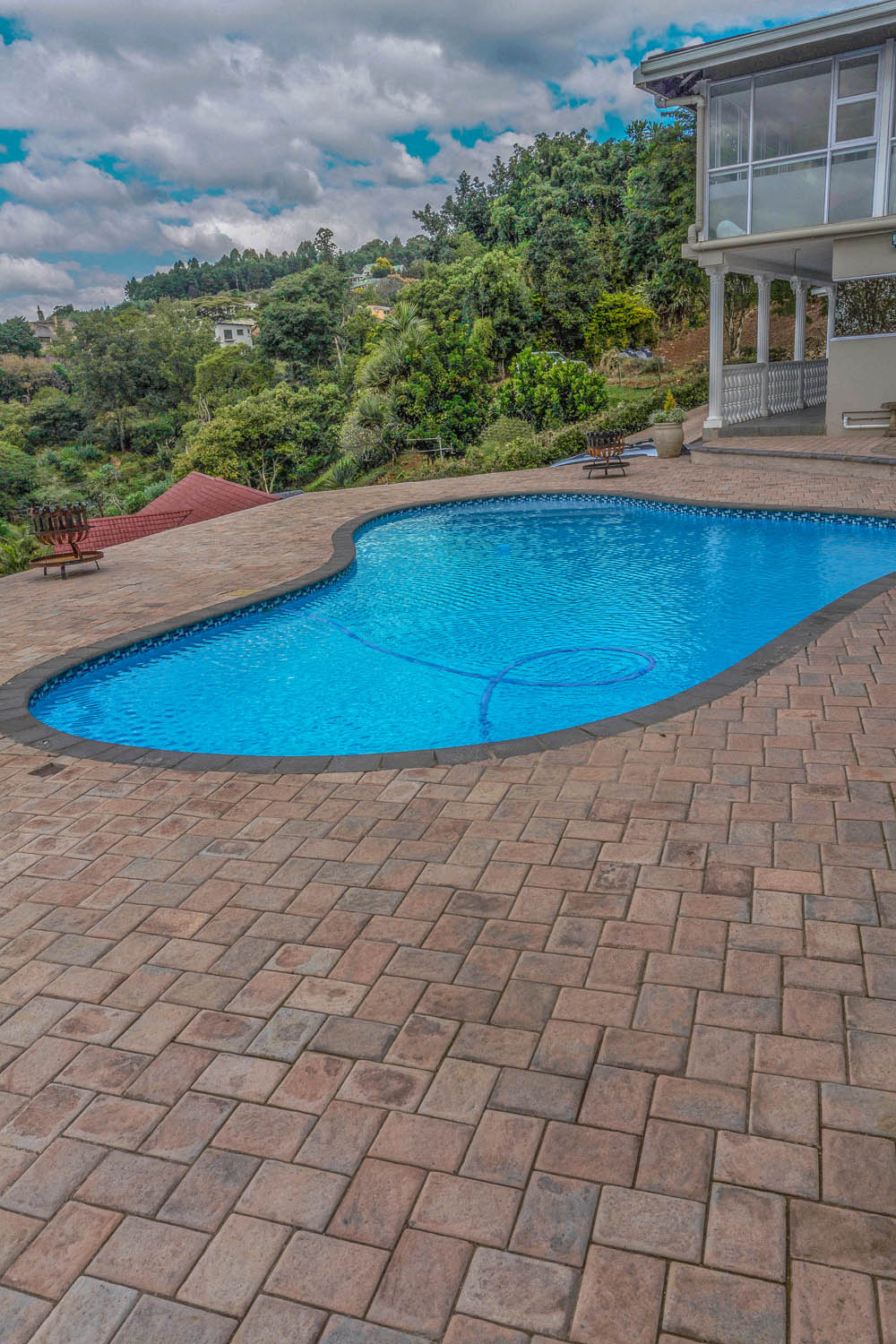 Pool surrounds paving ideas