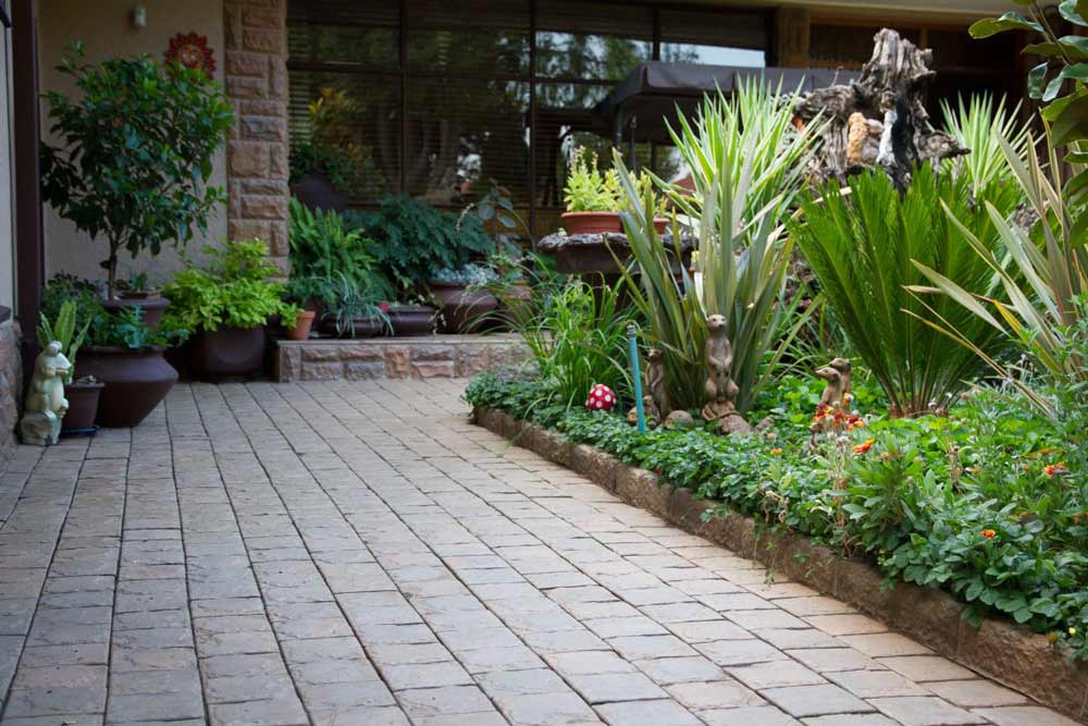 Boardwalk Paver with Large Garden kerb