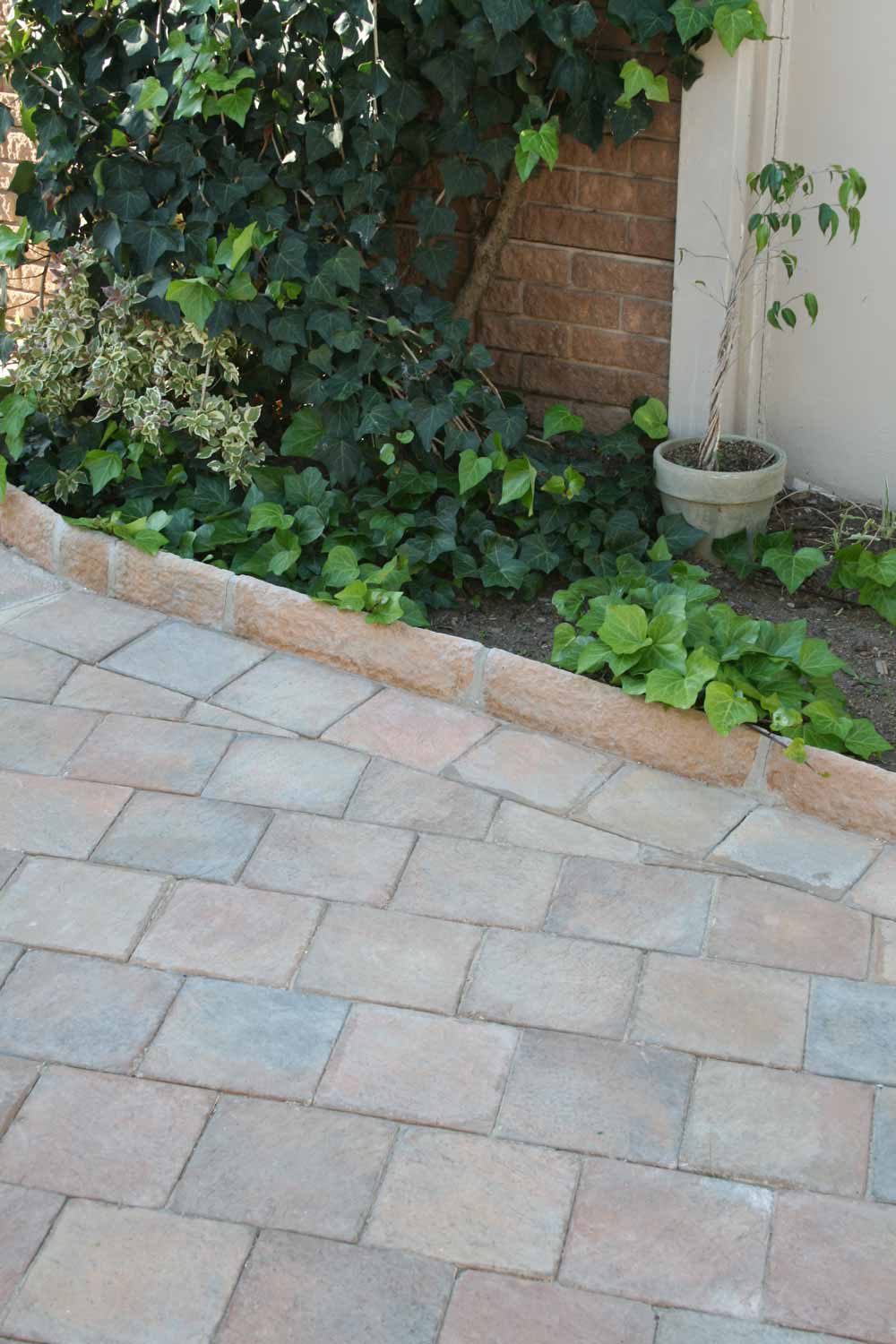 Large garden edging shaped shaped garden edging