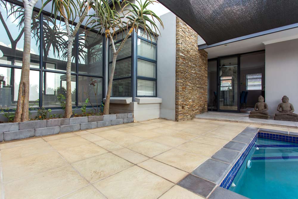 RWB in Charcoal used at a Outdoor Living Space to edge off a garden landscaping design