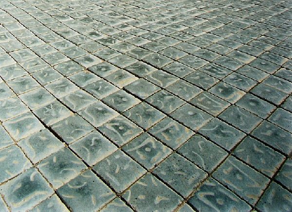 Pavers with inadequate compaction of the bedding layer