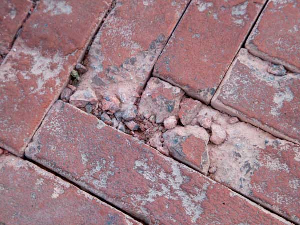 Paving failure due to incorrect and inferior earthworks