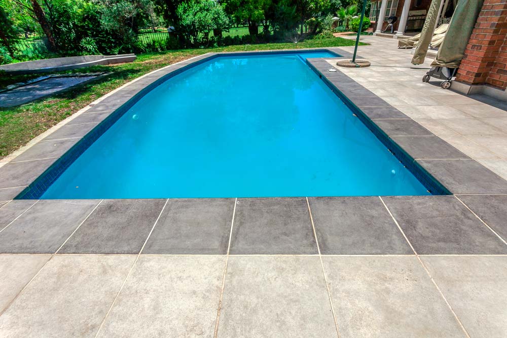 Charcoal Newtown Coping used around a pool