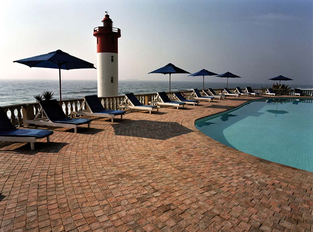 Huguenot Cobbles used around a large pool